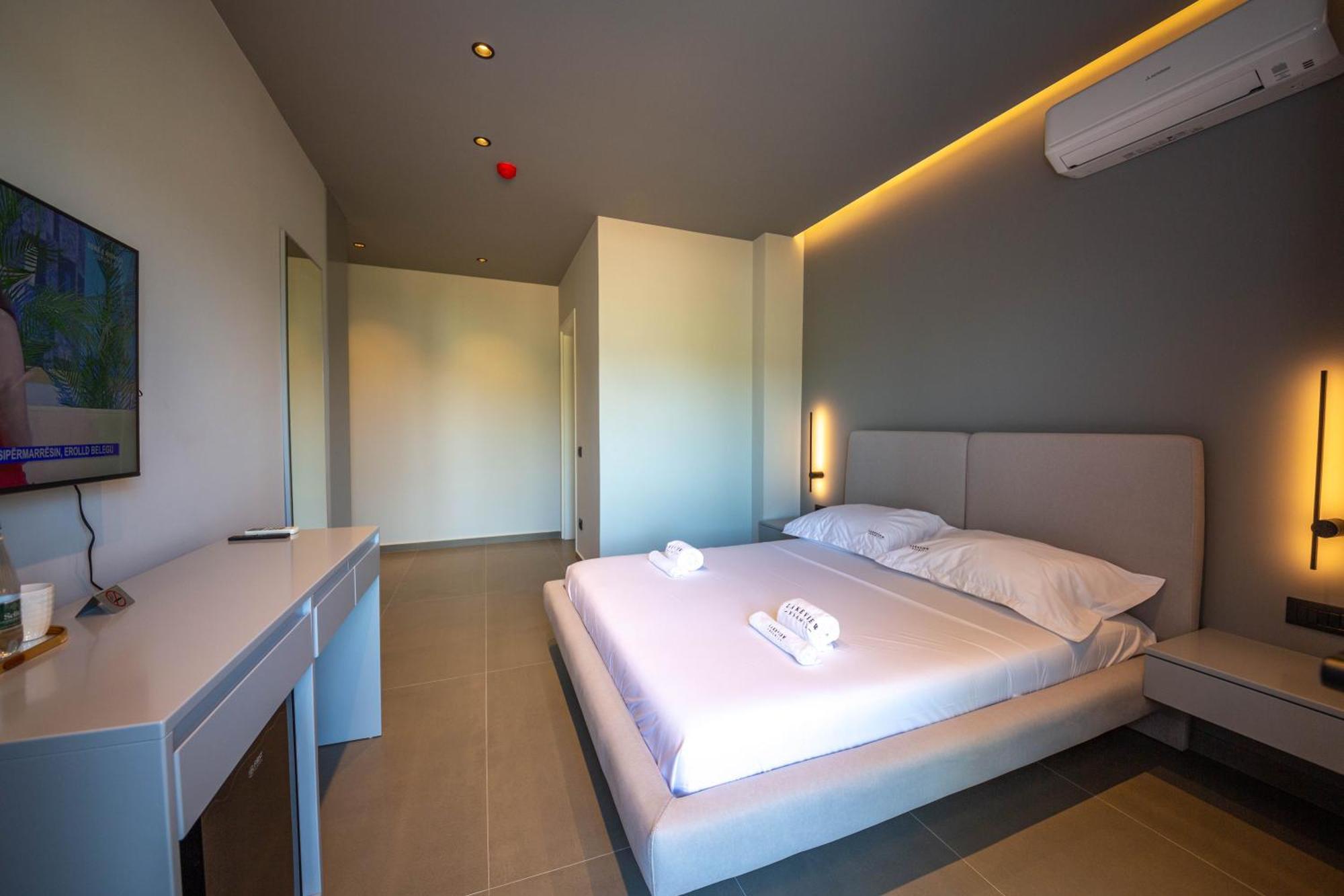 Lake View Rooms Ксамил Екстериор снимка