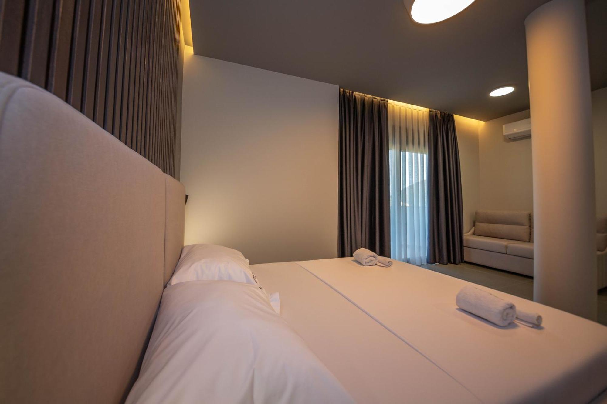 Lake View Rooms Ксамил Екстериор снимка