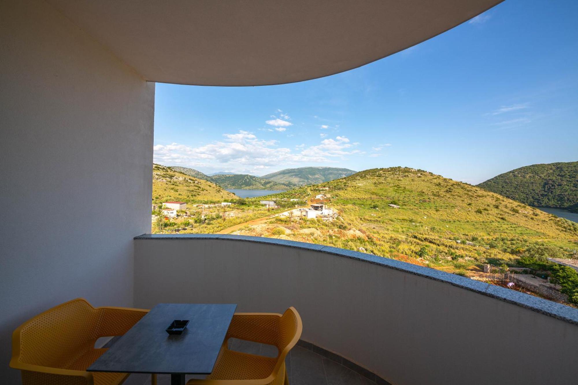 Lake View Rooms Ксамил Екстериор снимка