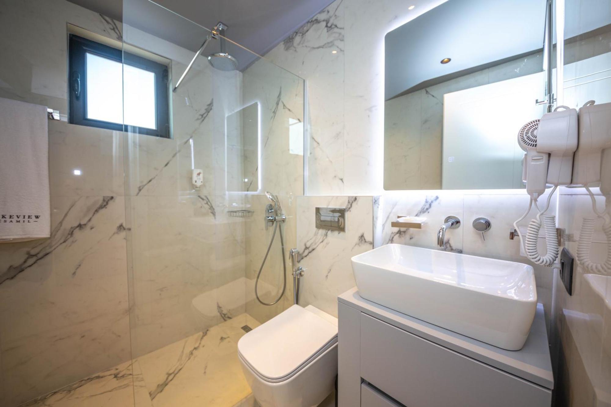 Lake View Rooms Ксамил Екстериор снимка
