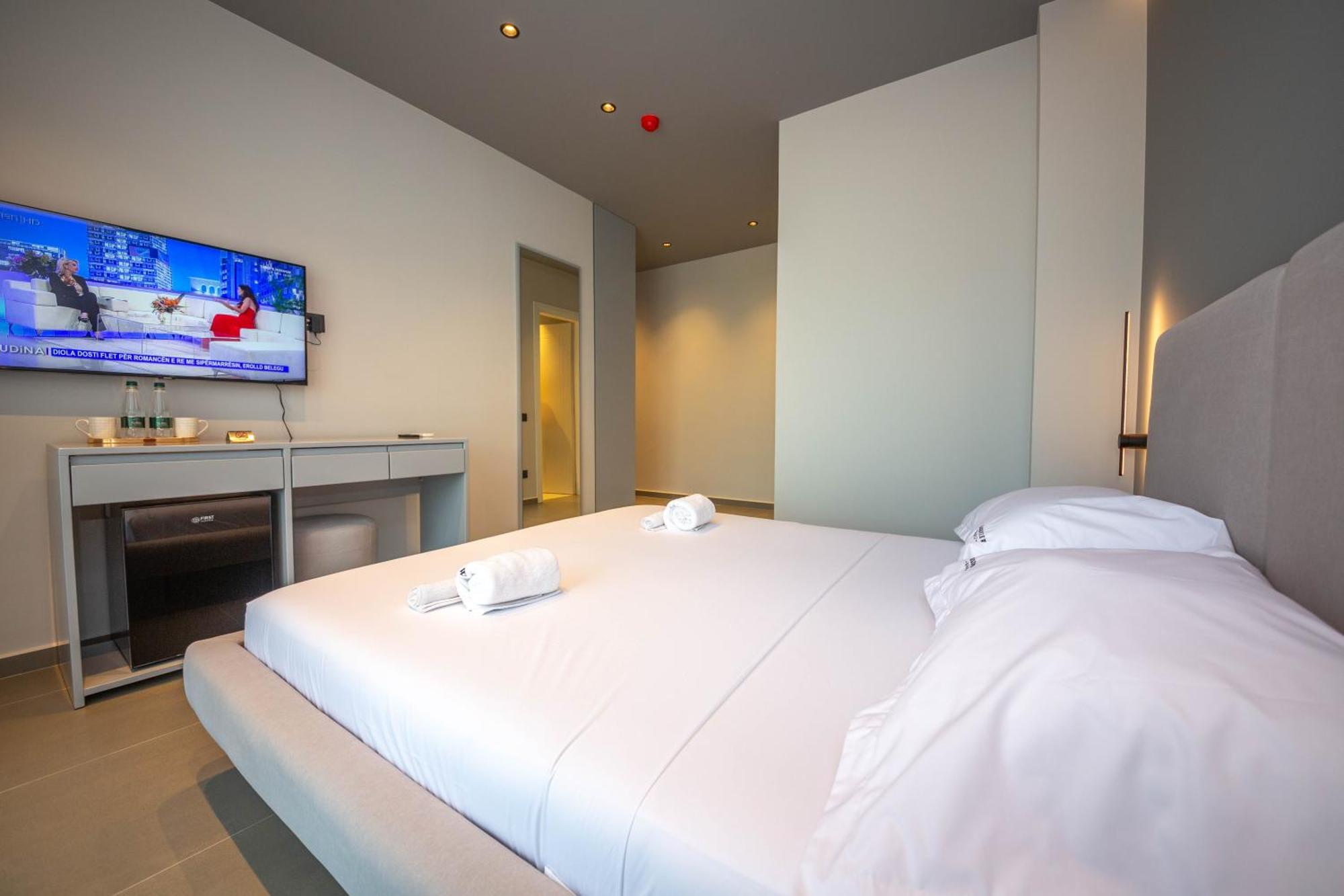 Lake View Rooms Ксамил Екстериор снимка